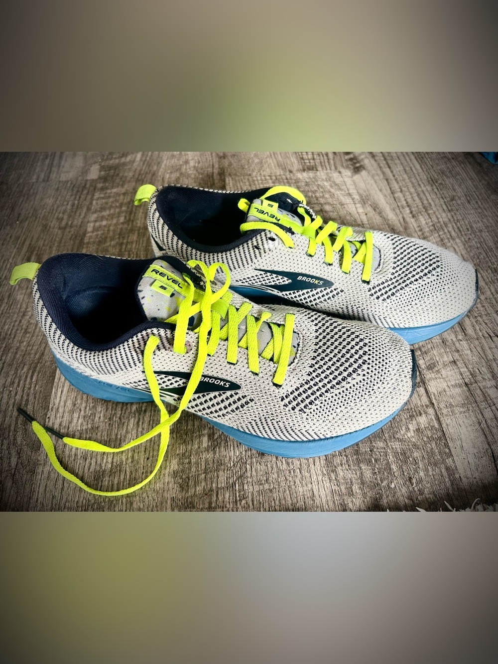 Brooks in good used condition. size 8.5 men/9.5 women’s. Make me offer!